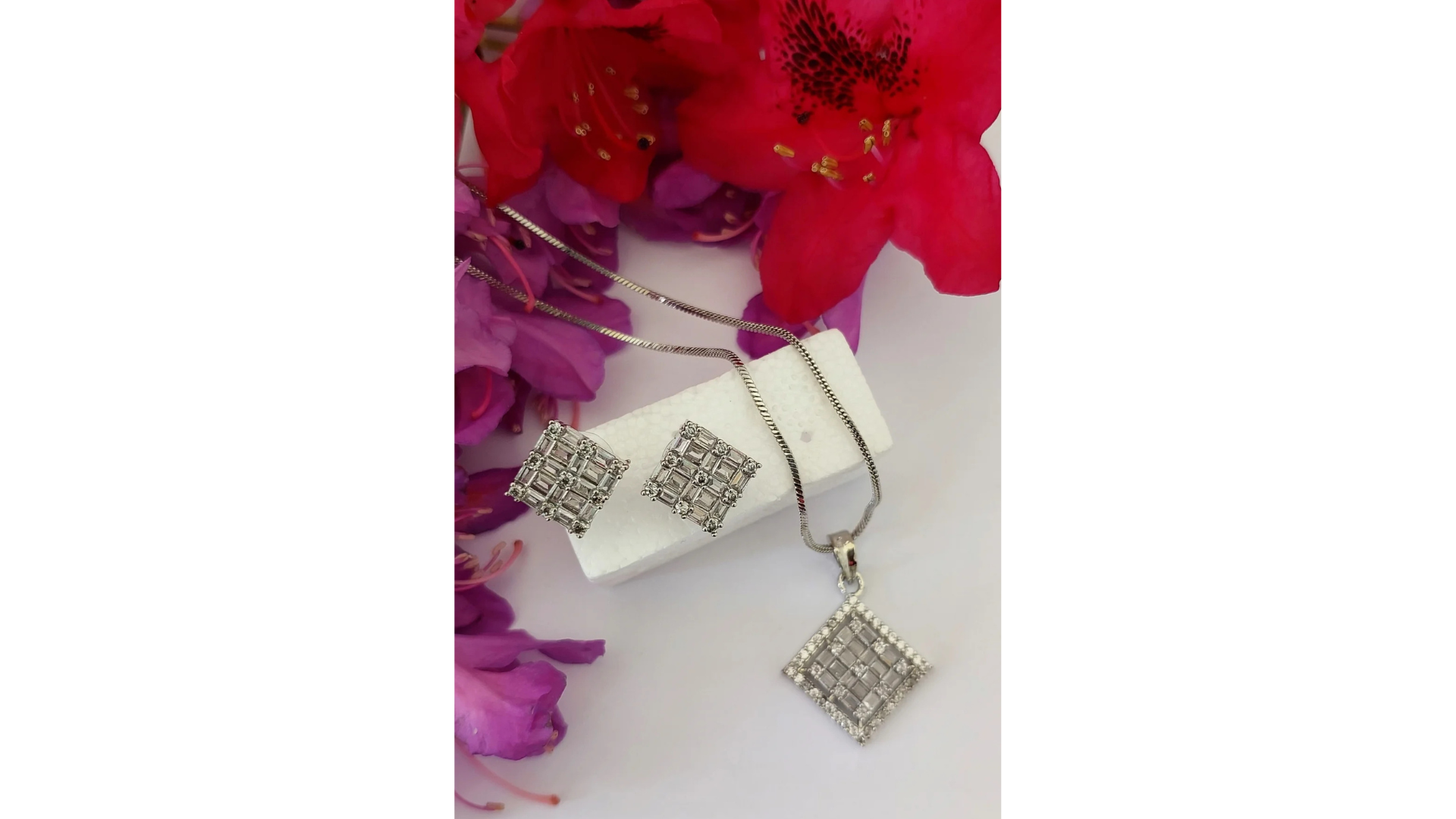Top pendant Sets for Women