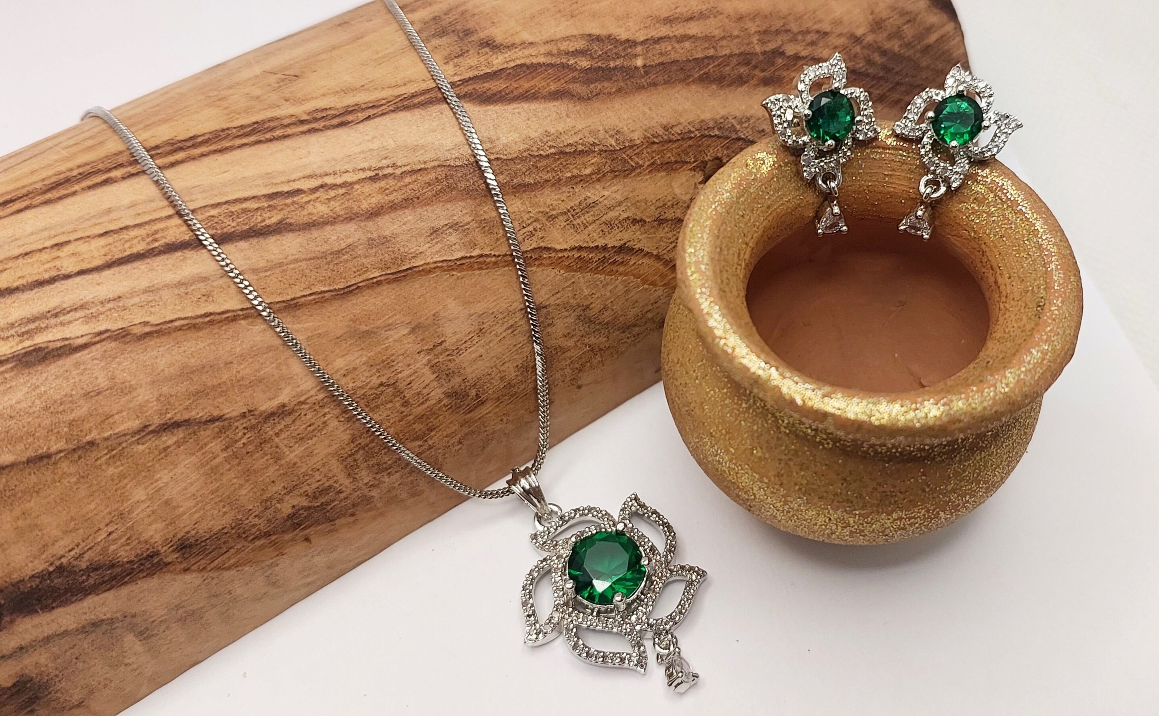 Floral hues- Green Crystal Pendant Necklace & Earrings