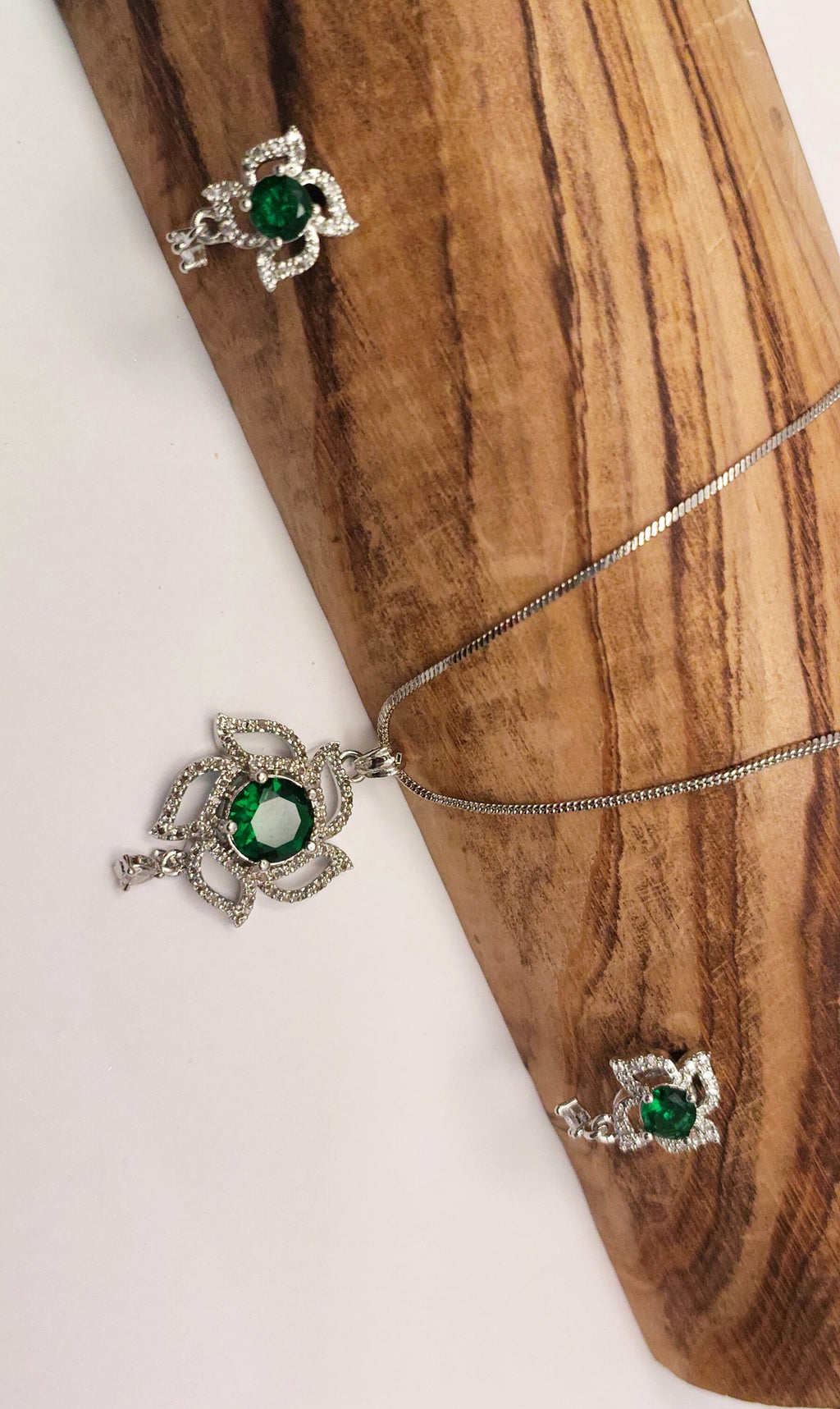 Floral hues- Green Crystal Pendant Necklace & Earrings