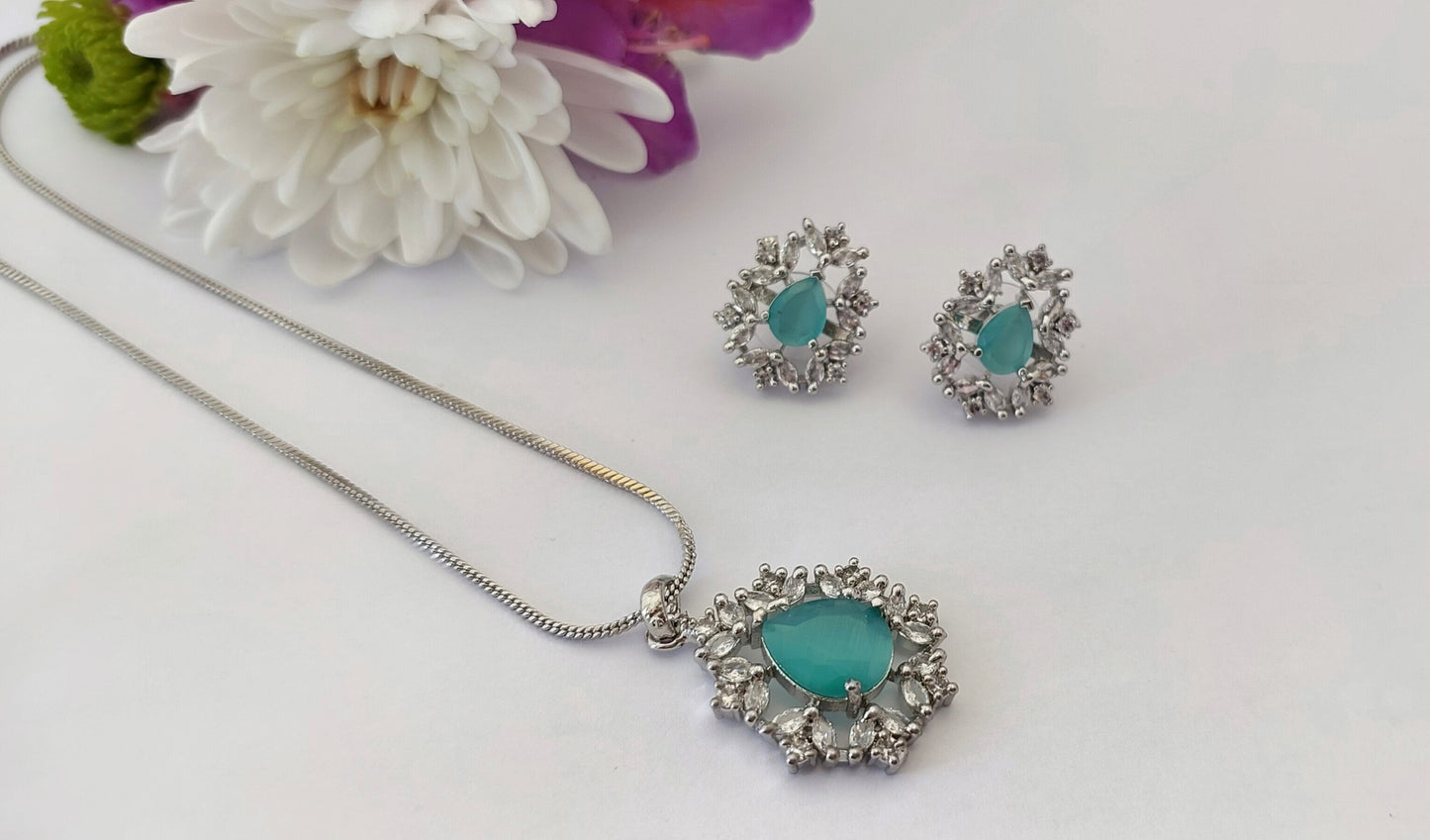 Tear drop pendant set